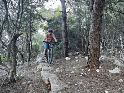 Nice short descend to the sea: Cifnata Trail