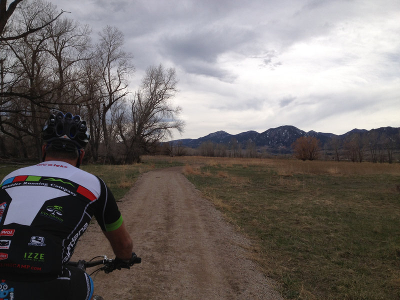 Mellow doubletrack heading South on the South Boulder Trail.