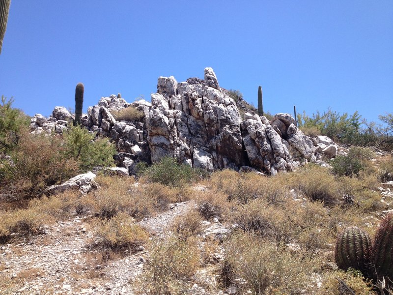 Giant quartz outcrop (hence the name Quartz Trail).