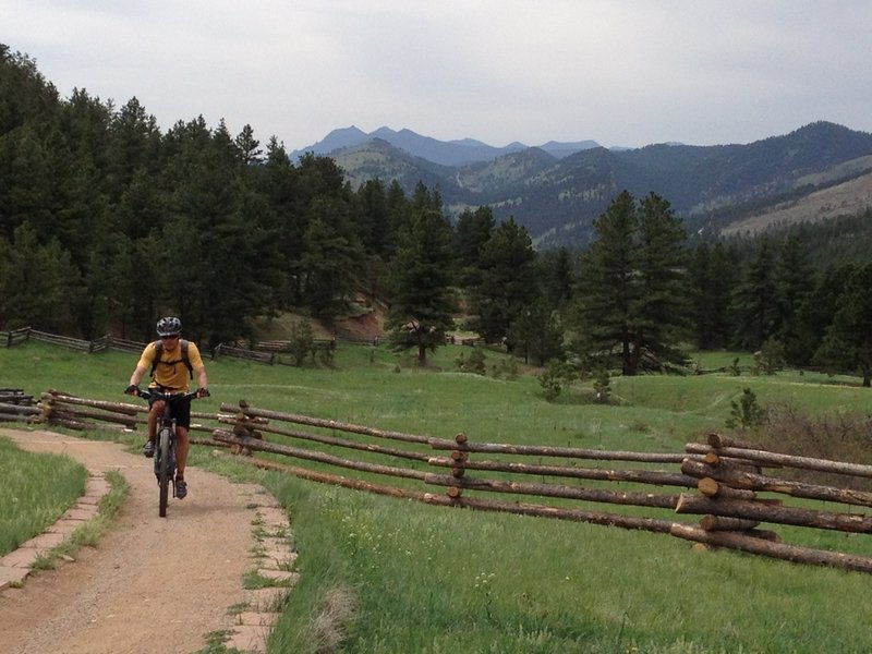 The first section of Heil singletrack is a smooth climb, with great scenery before you dive into the forest.