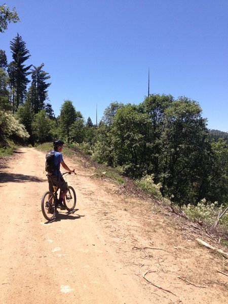 Ben Dudek shredding hard on the descent from pilots peak.